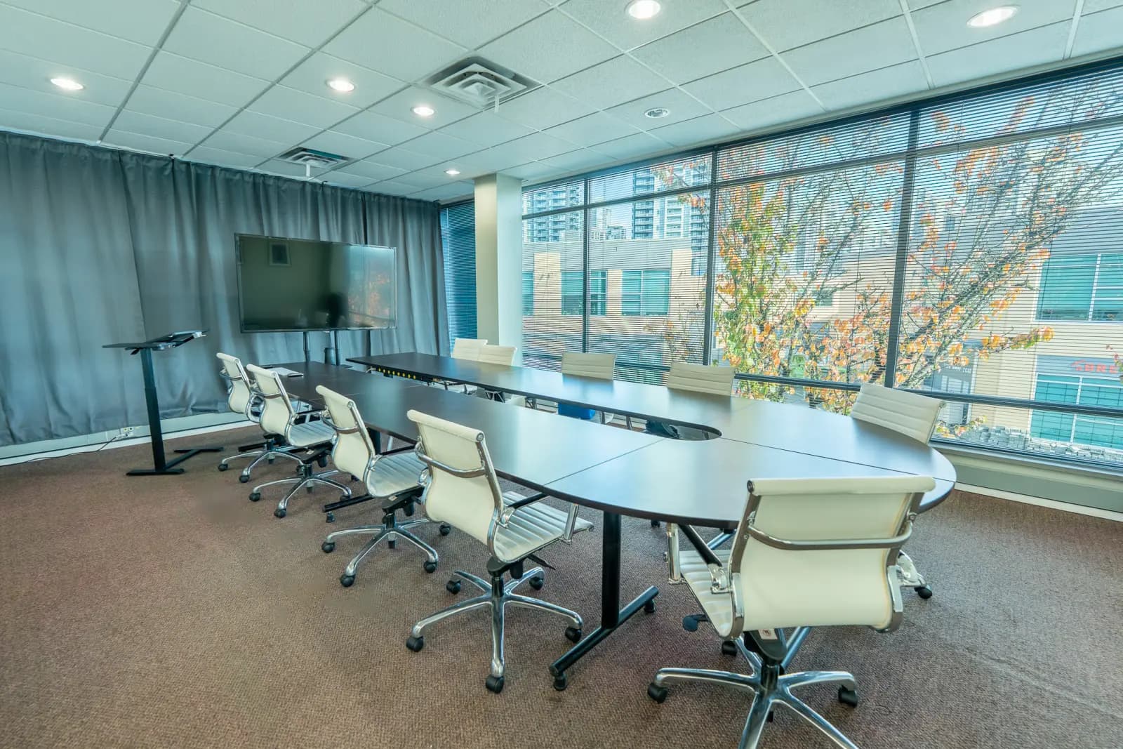 DA'AT Dental Lab seminar room with presentation screen, podium, and conference table