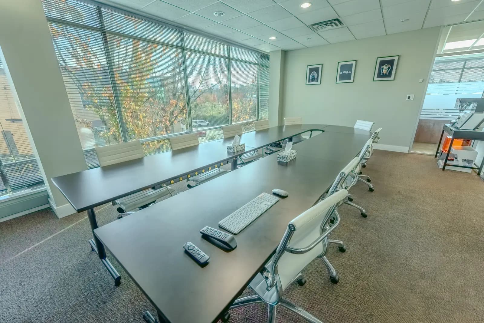 Seminar room with window views, next to the DA'AT lab